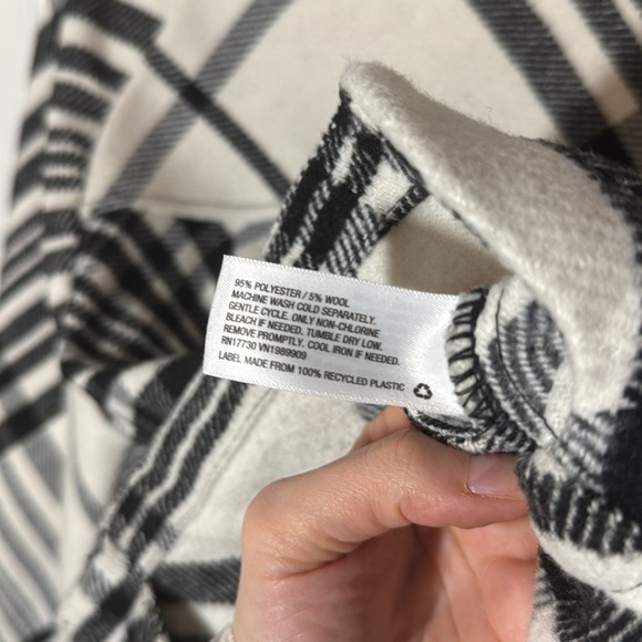 Future Collective - oversized plaid overcoat/shacket - Picture 4 of 4